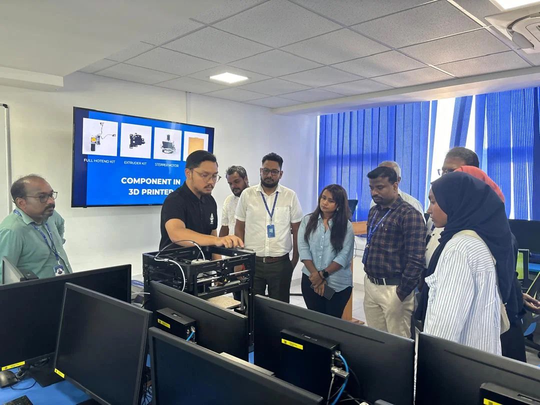 Smith3D conducting a 3D printing workshop for educators
